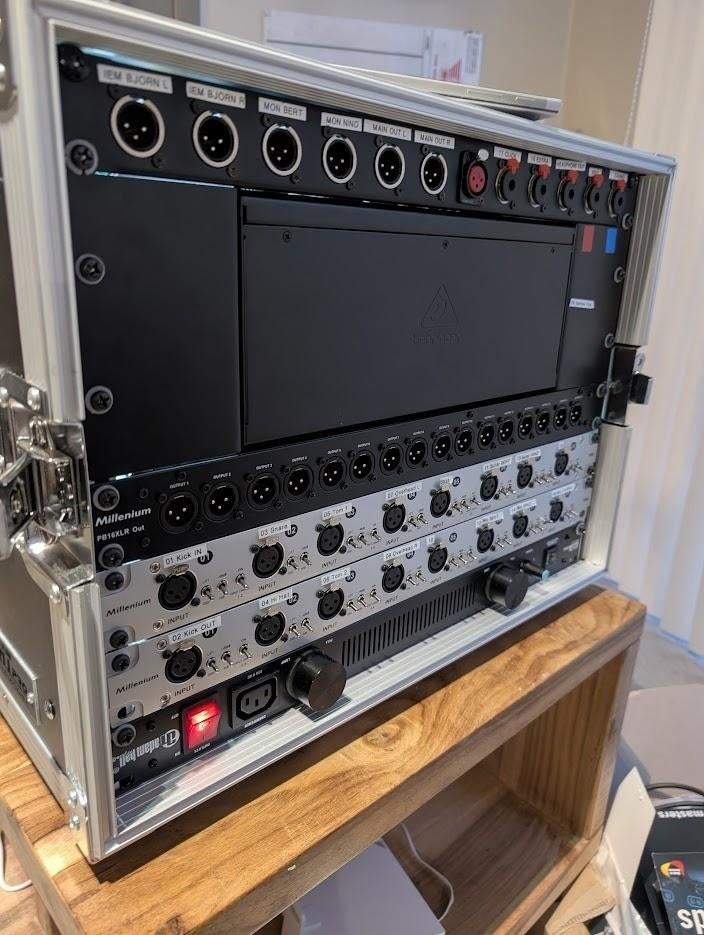 Behringer X-Air 18 en Milennium MS8 rack, Enlèvement