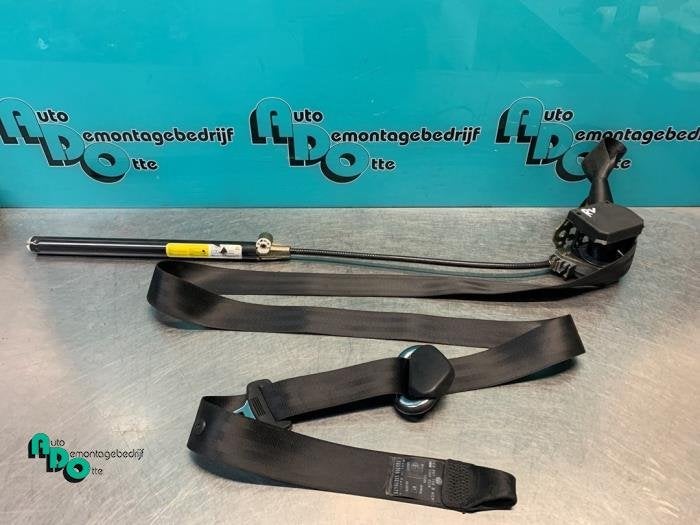 Veiligheidsgordel rechts-voor van een Volkswagen Golf (Golf, Gebruikt, -, Volkswagen, -
