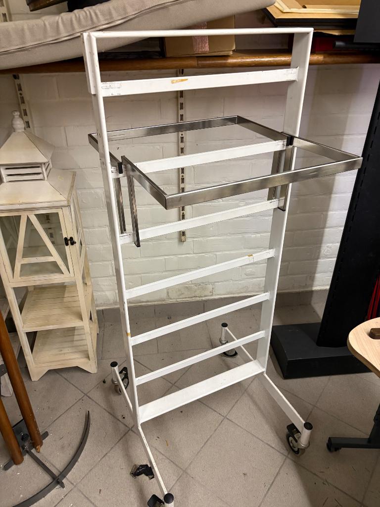 Kleding rek, Enlèvement