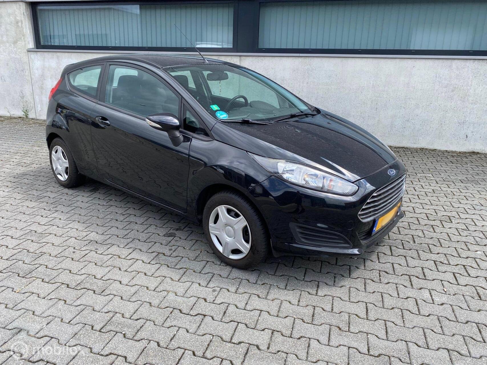 Ford Fiesta 1.0 Titanium 3-DEURS AIRCO EURO 5, Auto's, Stof, Gebruikt, Zwart, Grijs