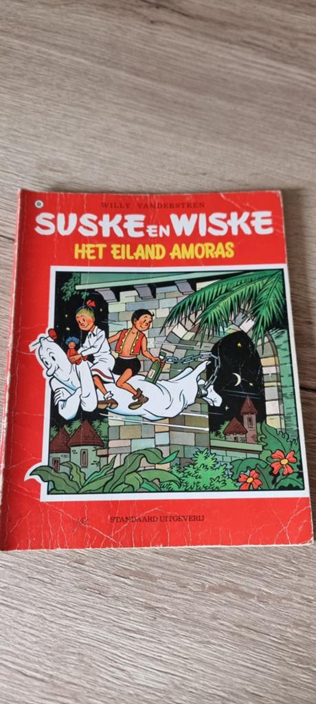Strip Suske en Wiske - 68 Het eiland Amoras, Boeken, Stripverhalen, Eén stripboek, Ophalen of Verzenden, Gelezen, Willy Vandersteen