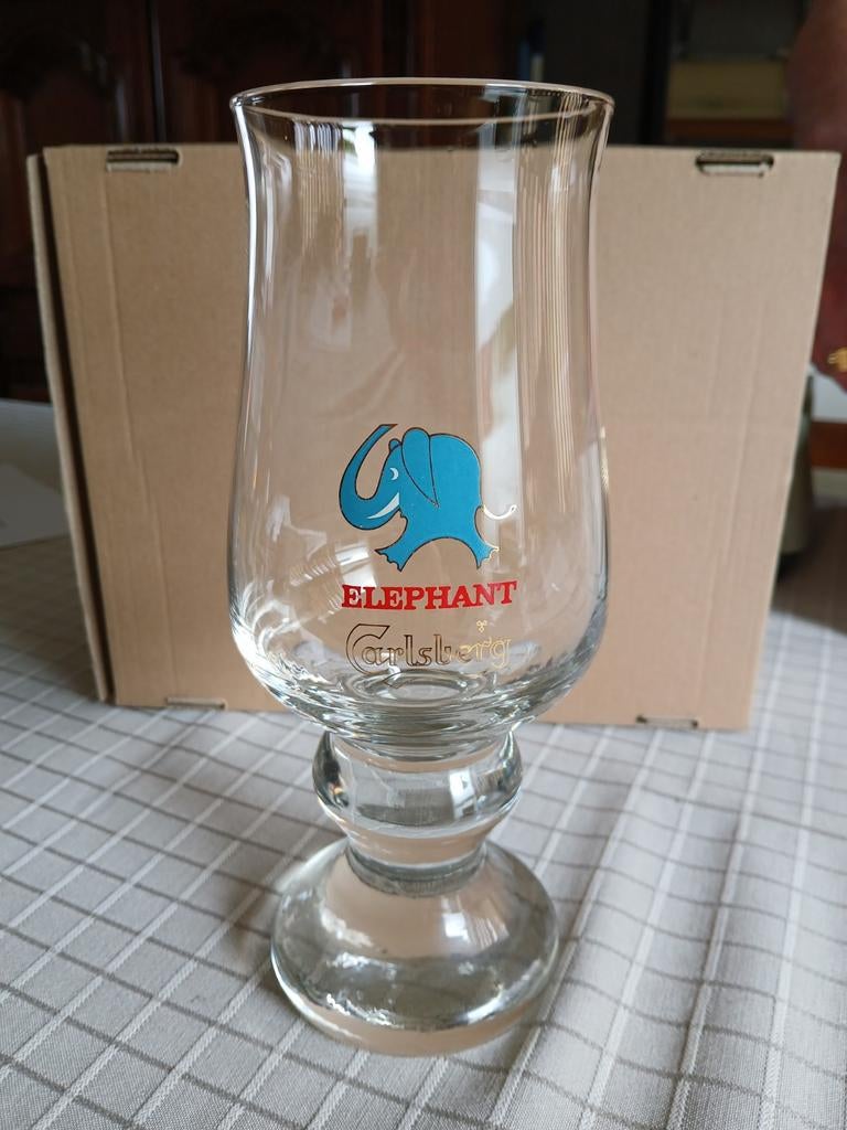 Elephant glas met zware voetsteun, Verzamelen, Ophalen of Verzenden