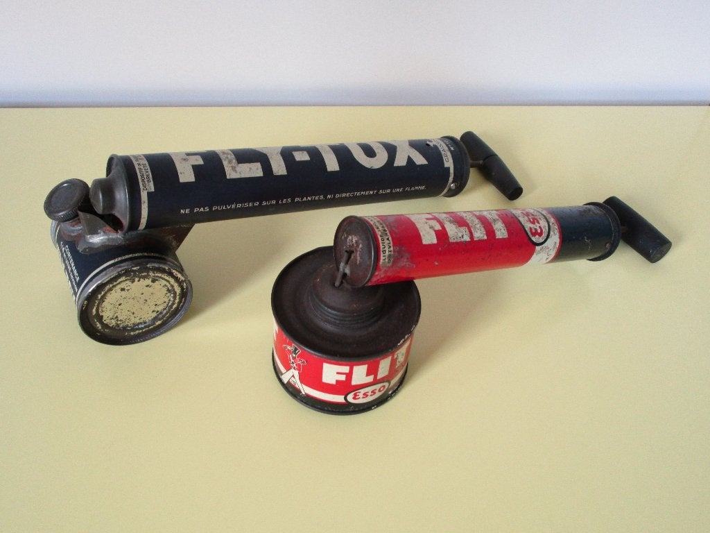 Ensemble de 2 seringues Fly-Tox et Esso Flit, Collections, Marques & Objets publicitaires, Enlèvement ou Envoi, Utilisé, Autres types