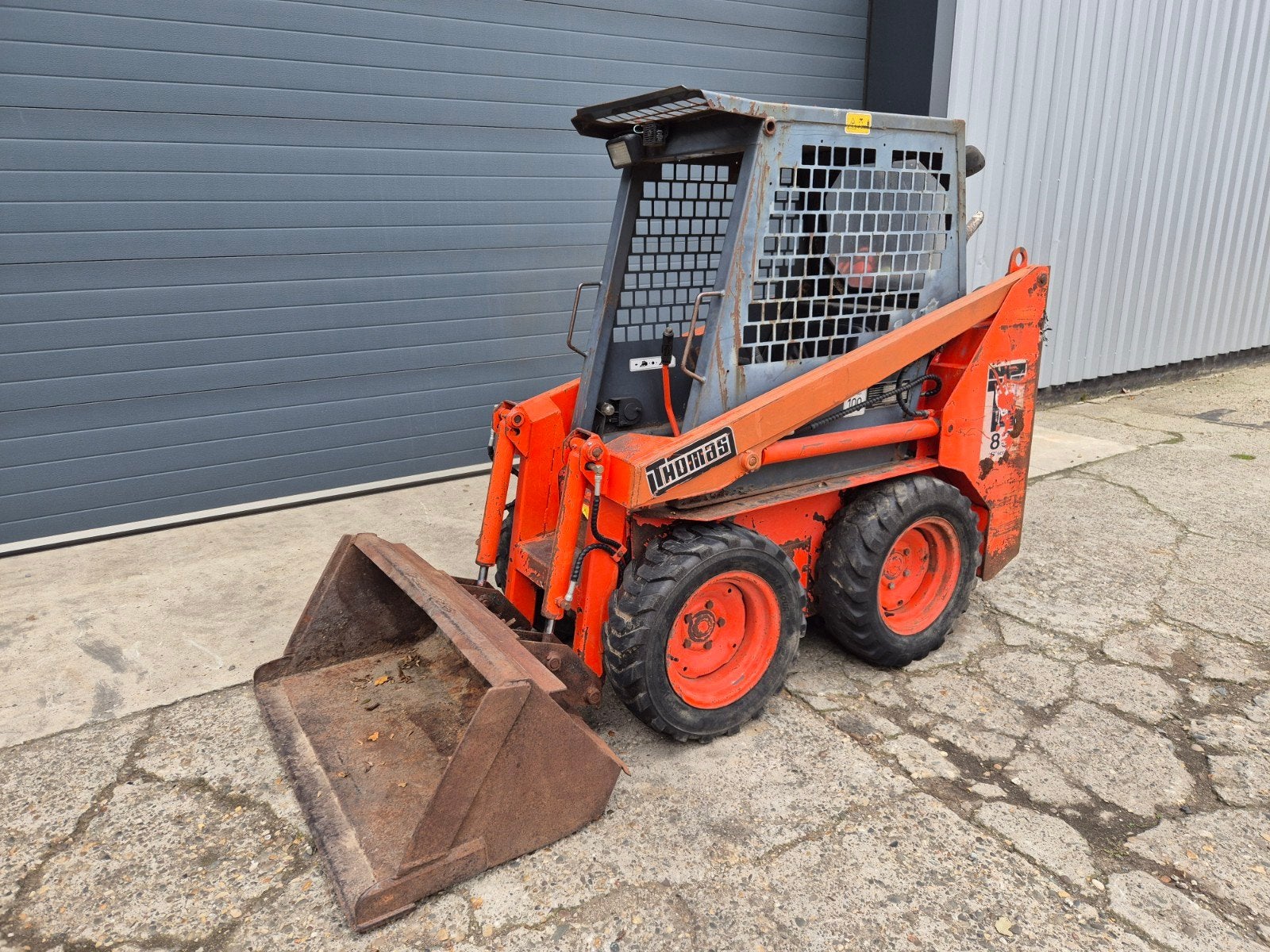 Thomas T83 Schranklader (Bobcat), Zakelijke goederen, Ophalen