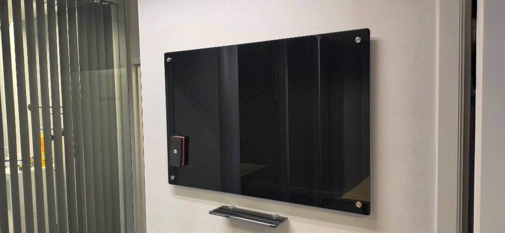 magneetbord zwart glas, Huis en Inrichting, Woonaccessoires | Memoborden, Ophalen, Zo goed als nieuw, Magneetbord