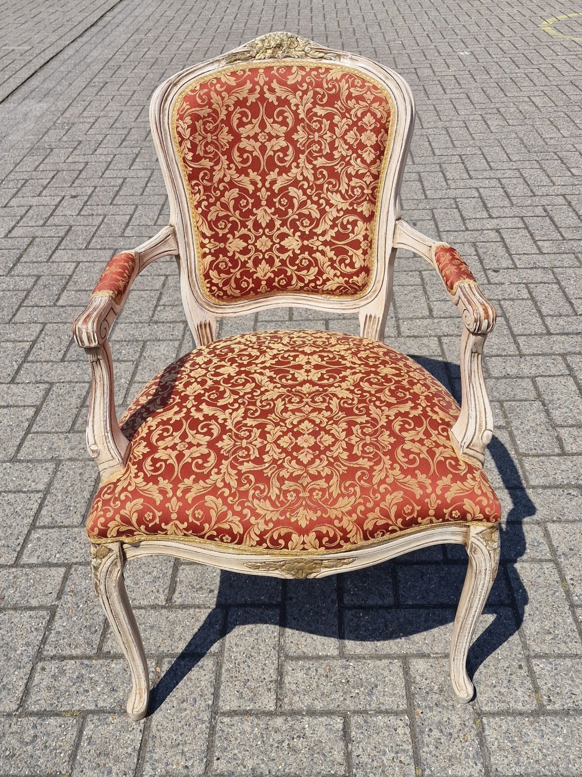 Chaise style Louis XV, Enlèvement