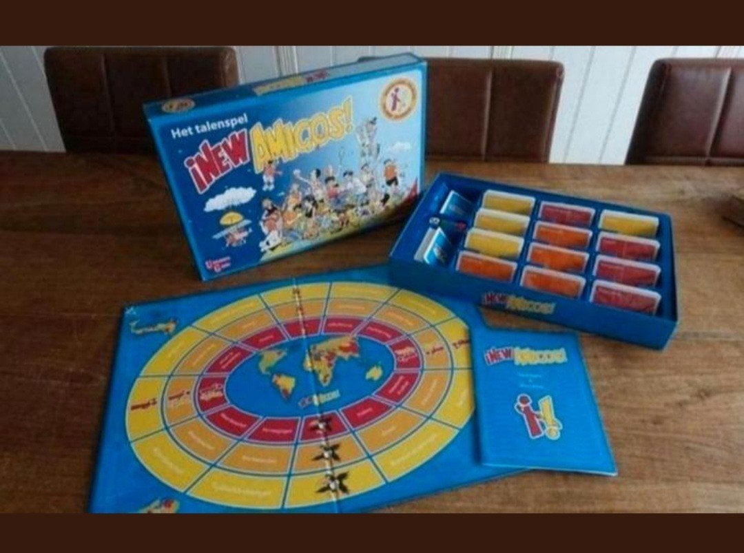 New Amigos NL/ ENG - NL /FR - NL / IT University Talen Games, Caravans en Kamperen, Ophalen, Gebruikt