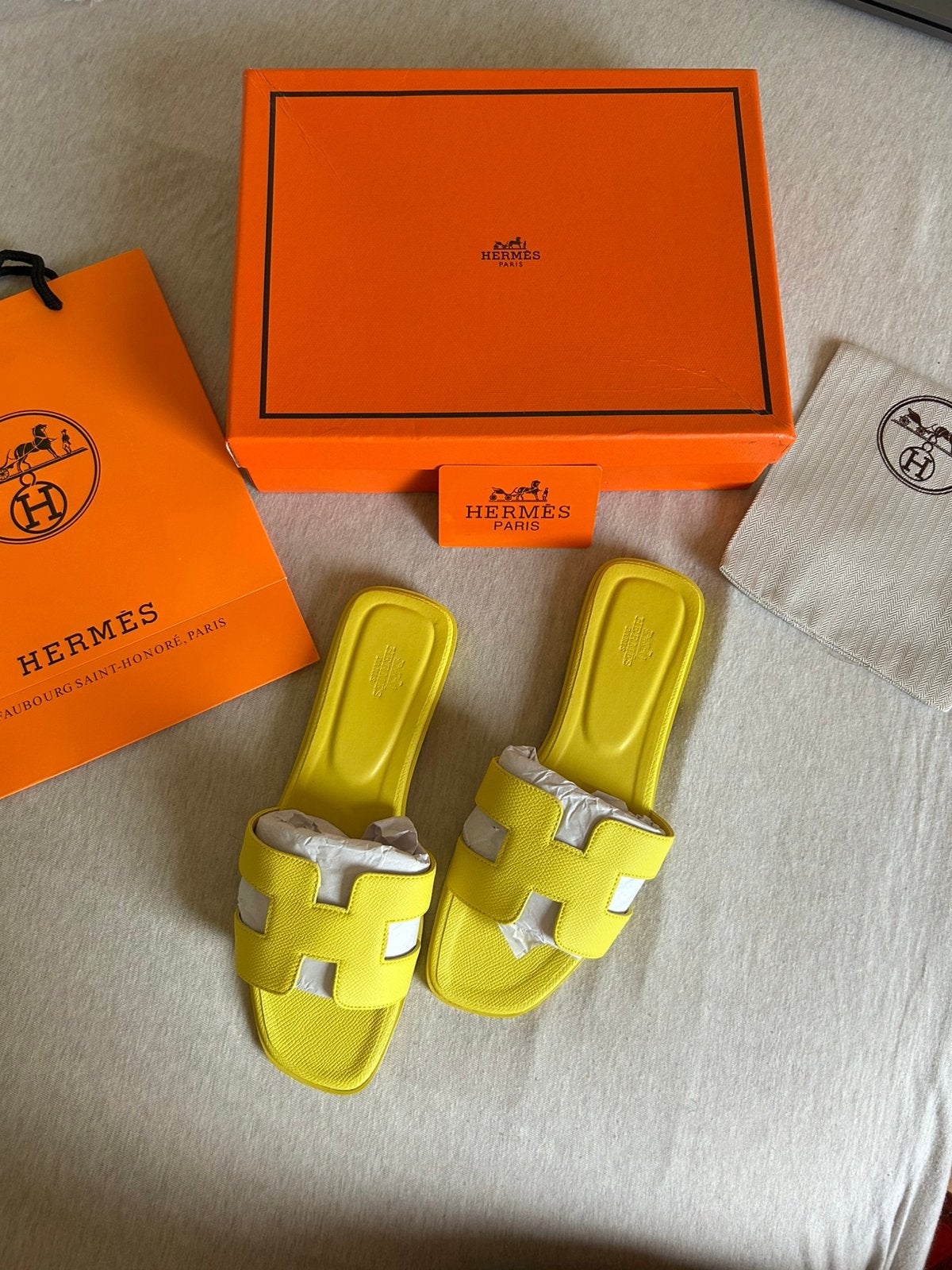 Claquettes hermes taille 39, Vêtements | Femmes, Neuf, Sandales et Mûles, Jaune, Enlèvement ou Envoi