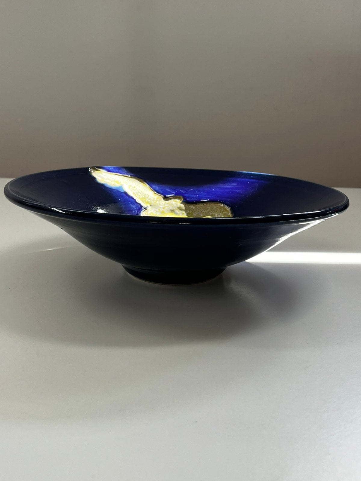 Kunstkeramiek kobaltblauw, goud diepe schaal Jan Vander Elst, Antiek en Kunst, Ophalen