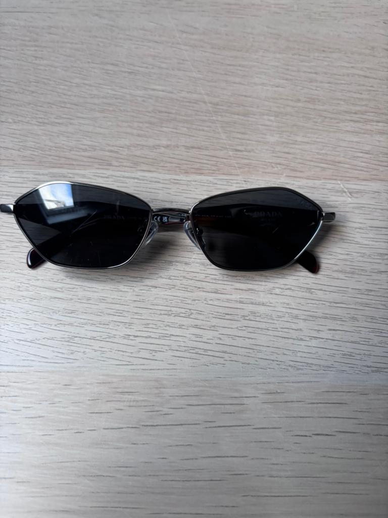 Prada zonnenbril, Handtassen en Accessoires, Zonnebril, Prada, Zwart, Nieuw