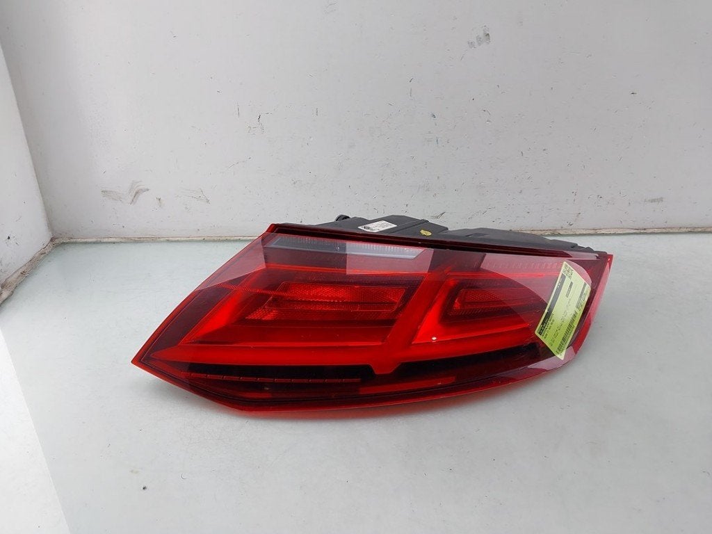 FEU ARRIÈRE DROIT TT (FV3 / FVP) (|8S0945096E|8S0945096|), Auto-Union-Straße  1,
85057  Ingolstadt, DE, Info@audi.de, Audi, Utilisé