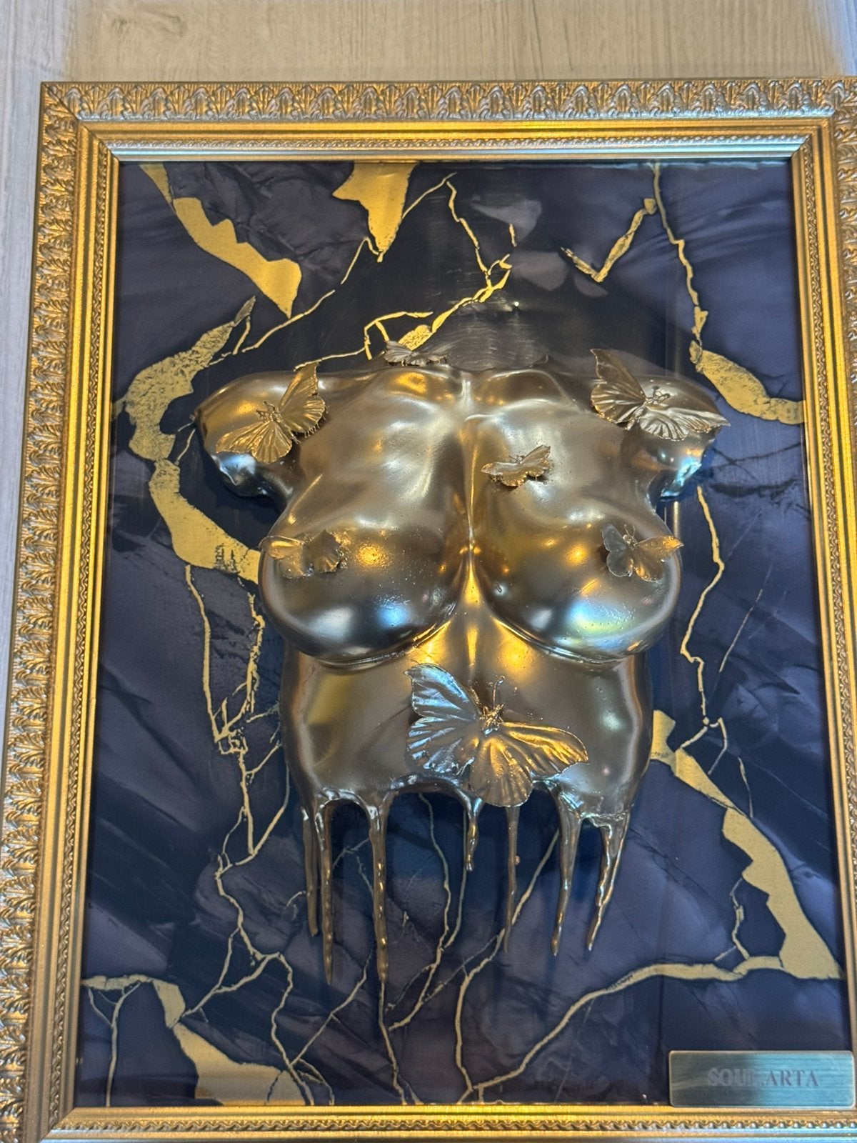 "Soul.arta 3D Pop Art - Gouden Torso met Vlinders, Laqué/vernis, Autres techniques, Autres matériaux, Enlèvement