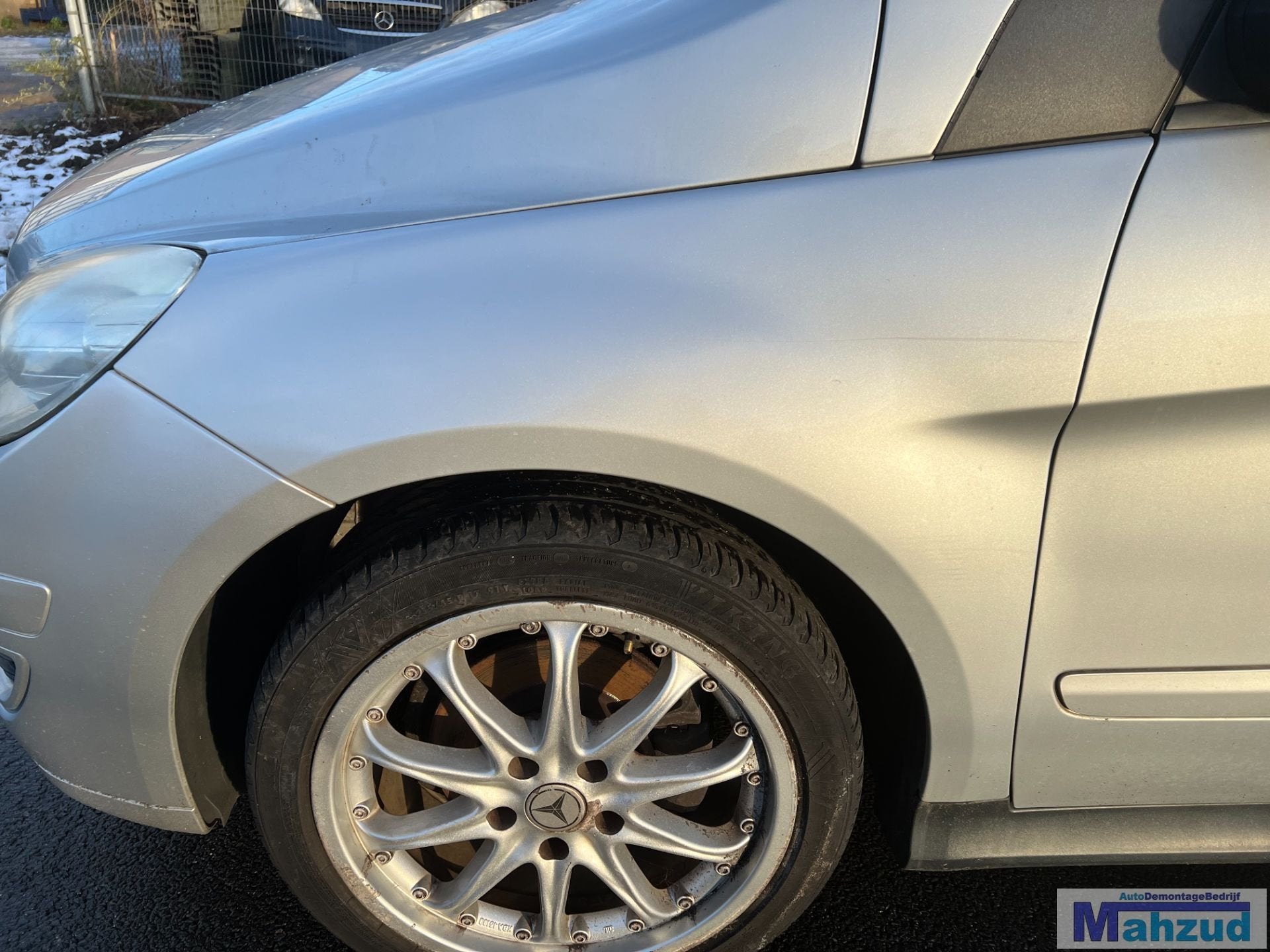 Aile avant gauche MERCEDES CLASSE B W245 ARGENT 761 2005-201, Mercedes-Benz AG, Mercedes-Benz, Utilisé, Mercedesstrasse 120
70372  Stuttgart, DE