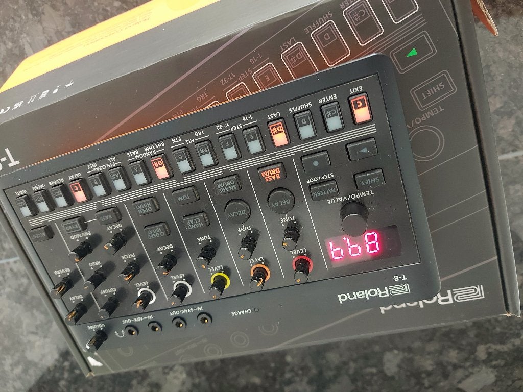 ROLAND T8, Muziek en Instrumenten, Samplers, Verzenden, Zo goed als nieuw