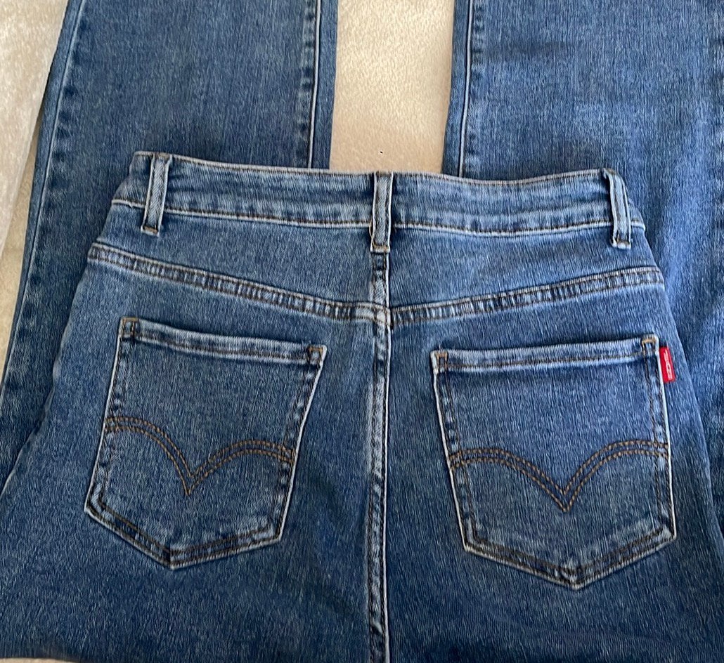 Donkerblauwe flared jeans, Ophalen of Verzenden, Zo goed als nieuw, Blauw, W30 - W32 (confectie 38/40)