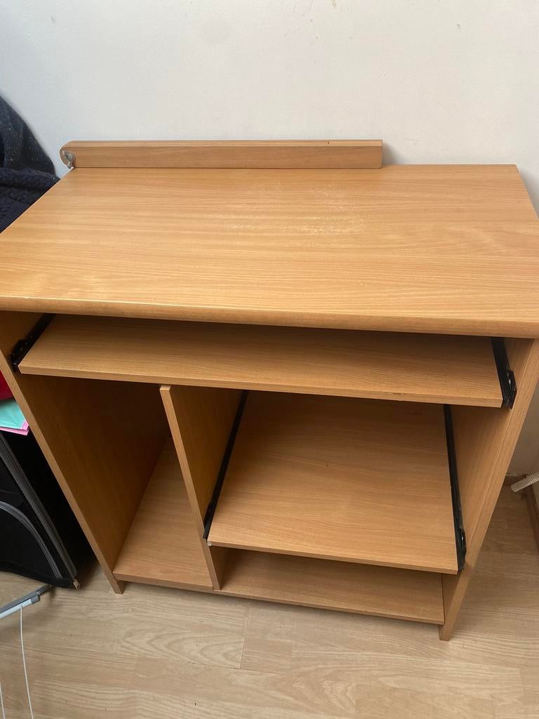 Bureau + bureaustoel. -Gratis, Huis en Inrichting, Kasten | Computermeubels, Ophalen, Zo goed als nieuw