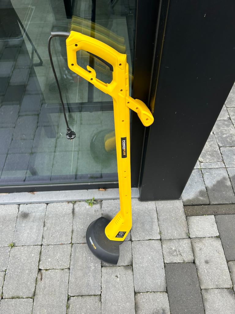 Nieuwe grastrimmer, Ophalen