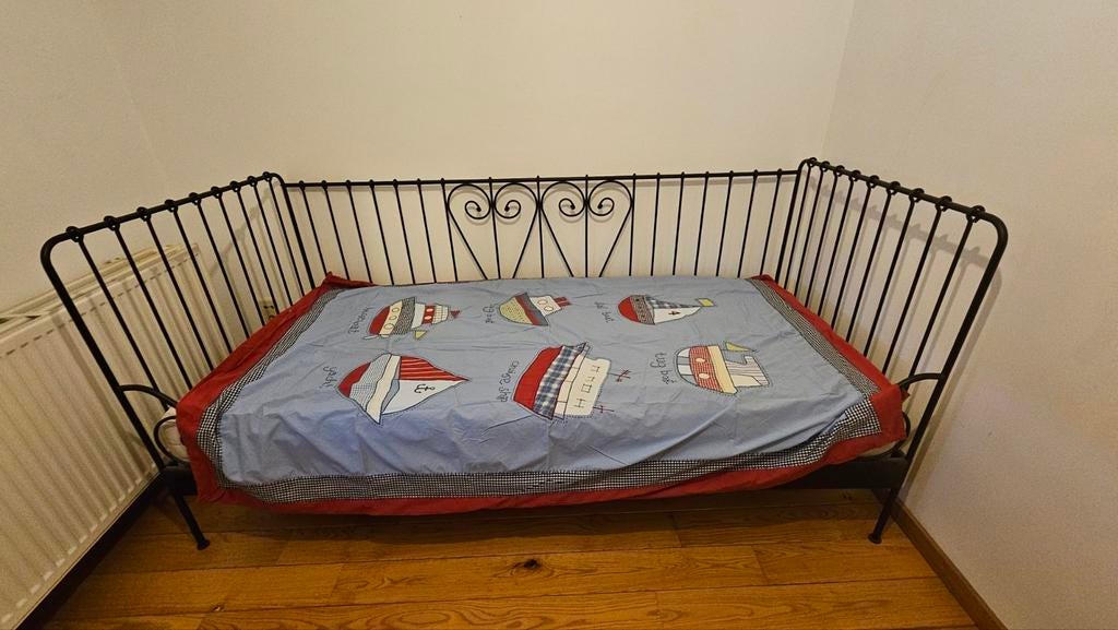 Lit de jour Ikea, Enlèvement, Matelas