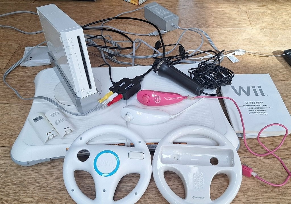 Wii Nintendo bundel, Ophalen, Zo goed als nieuw, Met 3 controllers of meer, Met games