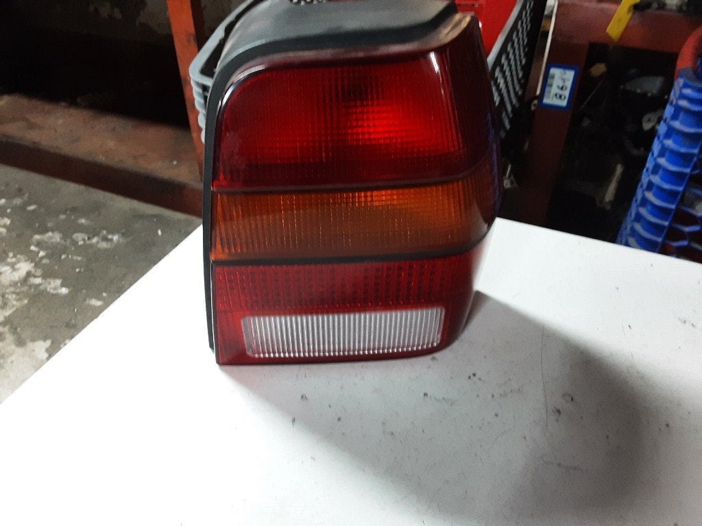 FEU ARRIÈRE DROIT Volkswagen Polo II (86) (867945257D), Volkswagen, Mevr. I. Hauben, Utilisé, Rue de l'Espoir 34 34
4030  GRIVEGNÉE, BE