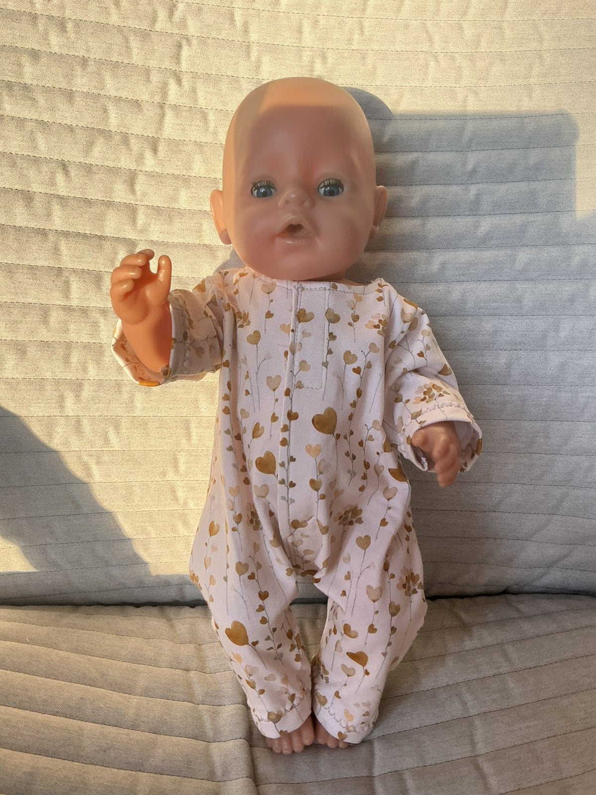 Koopje 5: babyborn: speelpakje met hartjes, Verzamelen, Poppen, Ophalen of Verzenden, Nieuw, Babypop