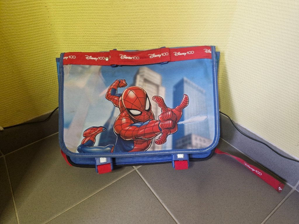 Cartable Spiderman Marvel, Enlèvement