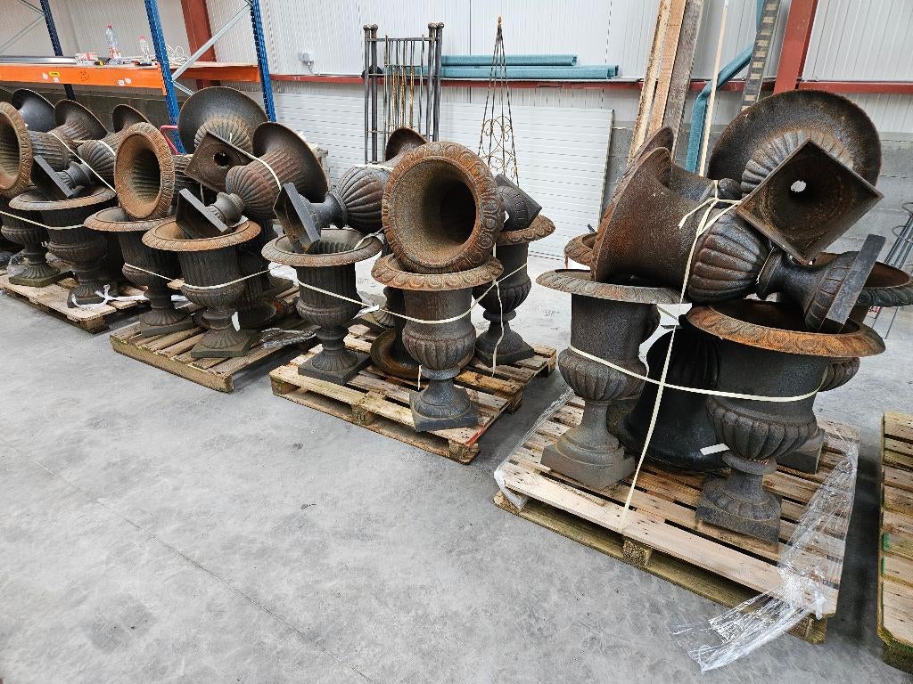 vasque médicis en fonte pat noir-rouillé , haut 77 cm, Enlèvement, Comme neuf