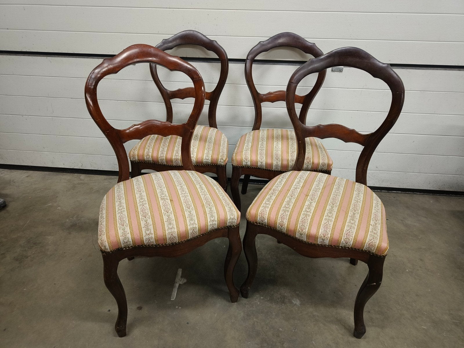 4 antieke stoelen, Ophalen
