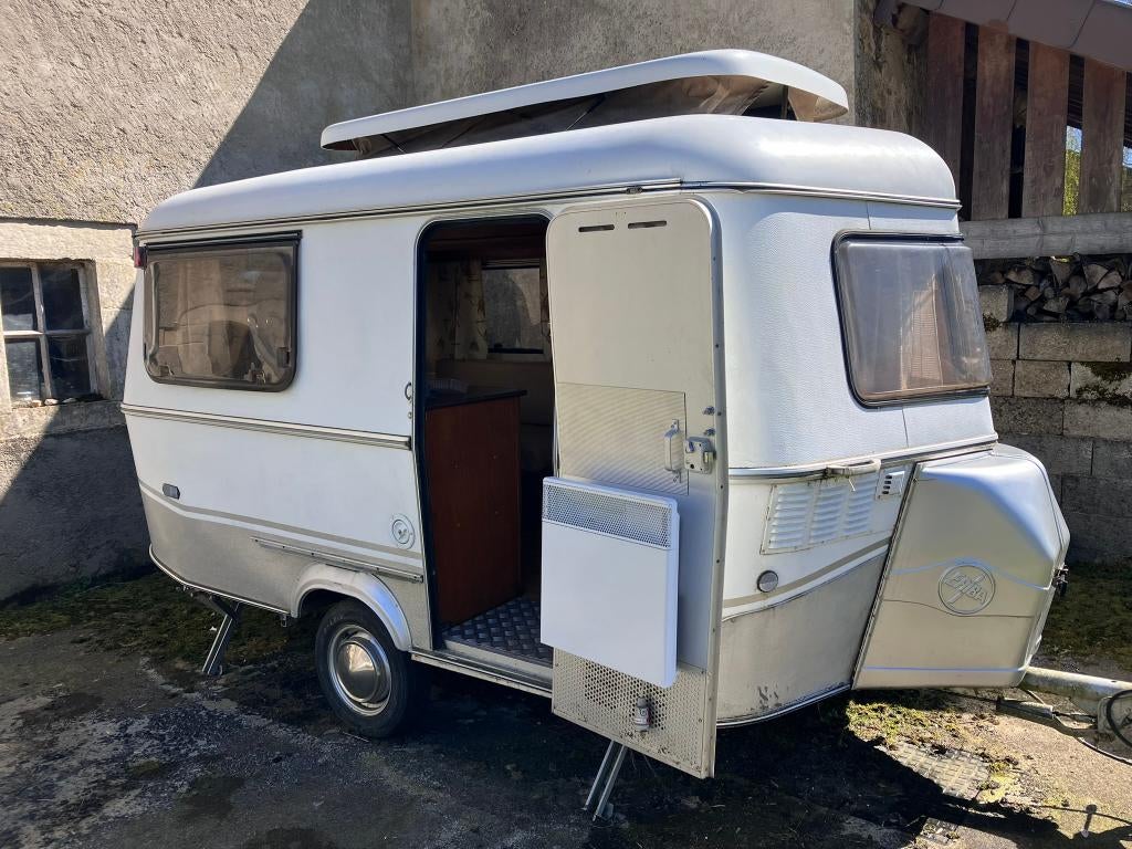 Eriba Familia caravan uit 1983, Caravans en Kamperen, Tot en met 2, Particulier, Koelkast, 4 tot 5 meter