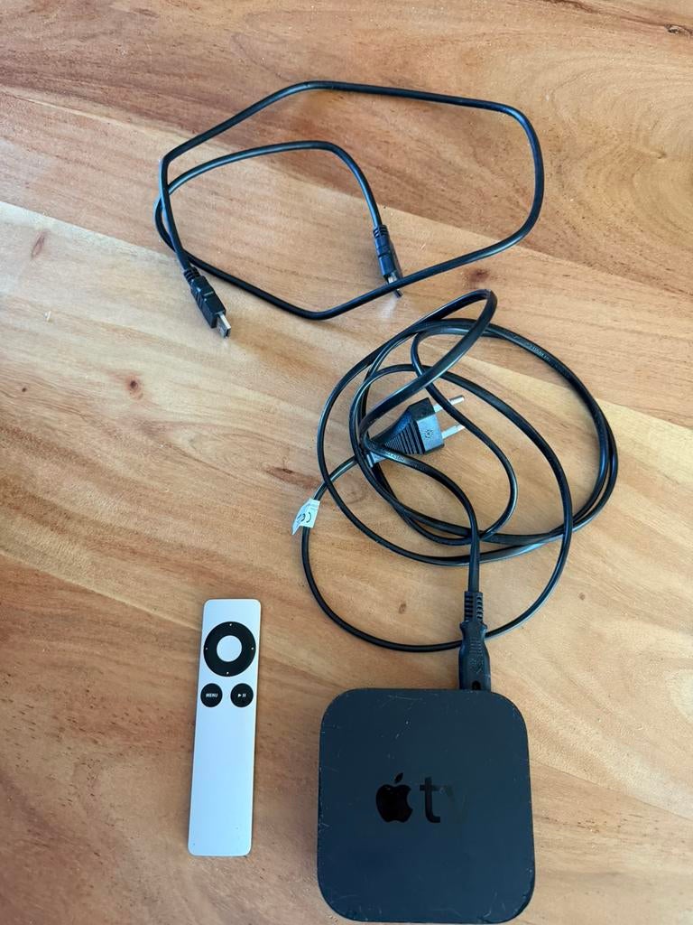 Apple TV (3e generatie) + afstandsbediening + kabels, Audio, Tv en Foto, Ophalen of Verzenden, Zo goed als nieuw, HDMI