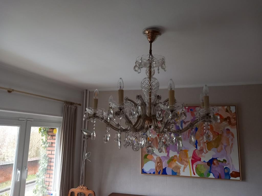 Lustre en cristal, Enlèvement
