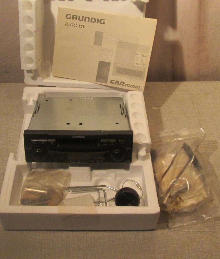 Nieuwe Auto RAdio-Cassette van Grundig, Auto diversen, Ophalen of Verzenden, Nieuw