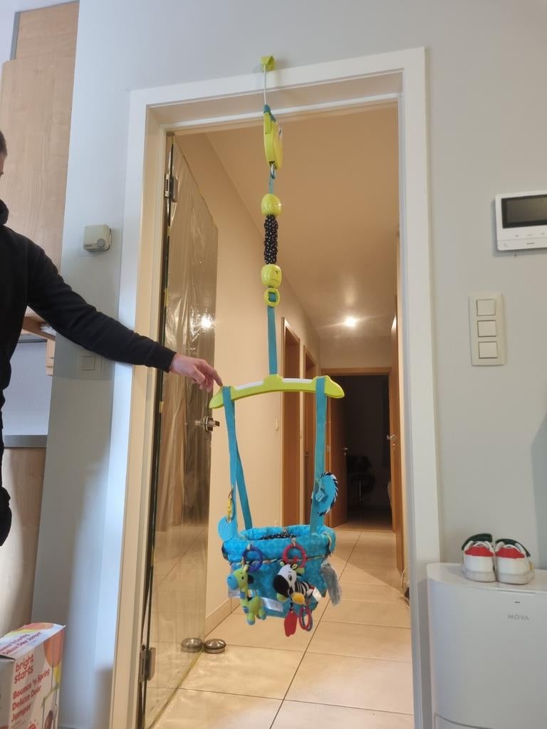 Bright starts door jumper, Enlèvement