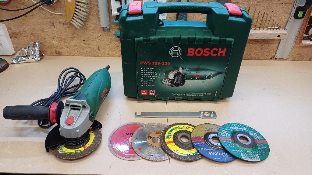 Bosch haakse slijper 750w -125mm + 2 x diamantschijven + acc, Doe-het-zelf en Bouw, Gereedschap | Slijpmachines, Ophalen of Verzenden