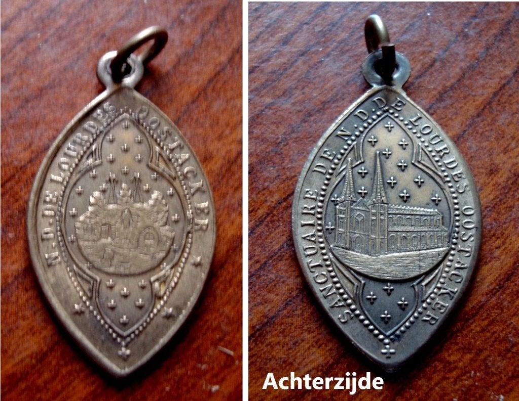 Oude Christelijke medaille uit Oostakker Lourdes (bij Gent), Verzamelen, Ophalen of Verzenden, Zo goed als nieuw, Overige typen