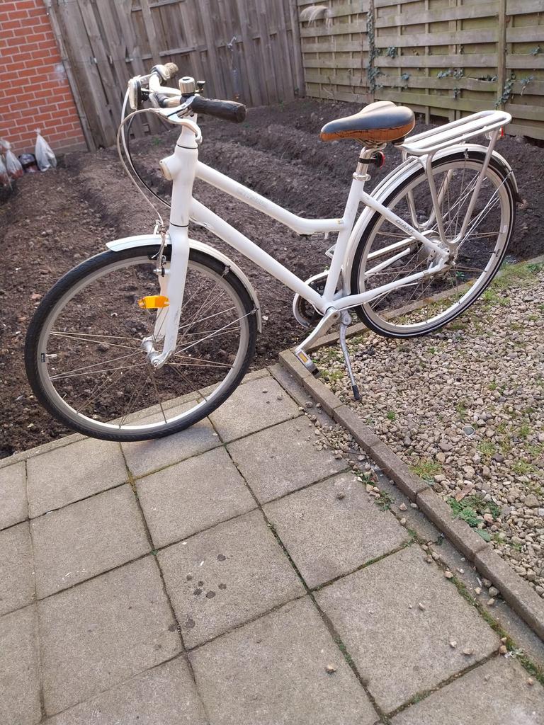 Vélo pour femme avec engrenages en bon état, Vélos & Vélomoteurs, Vélos | Femmes | Vélos pour femme, Enlèvement, Comme neuf, Vitesses