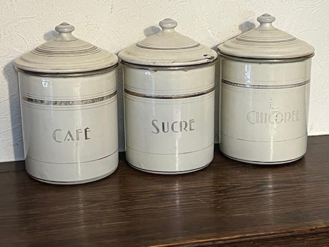 Ensemble de 3 anciens pots de conservation français émaillés, Enlèvement