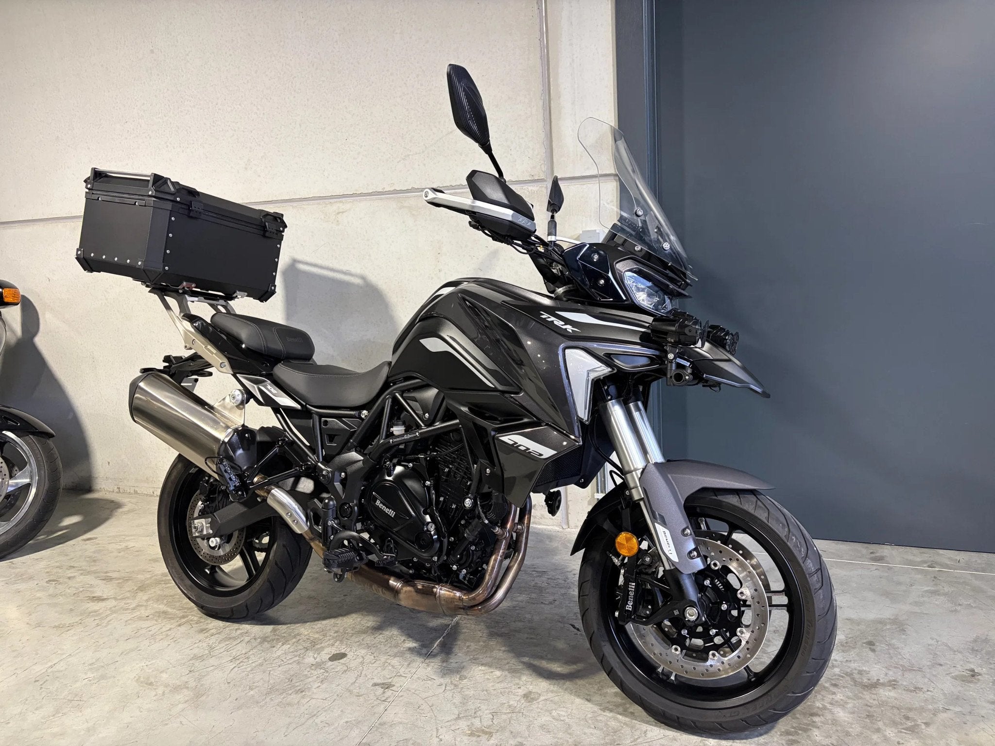 Benelli TRK702 met ruime topcase en verstralers (bj 2024), 700 cc, Bedrijf, Meer dan 35 kW, Overig