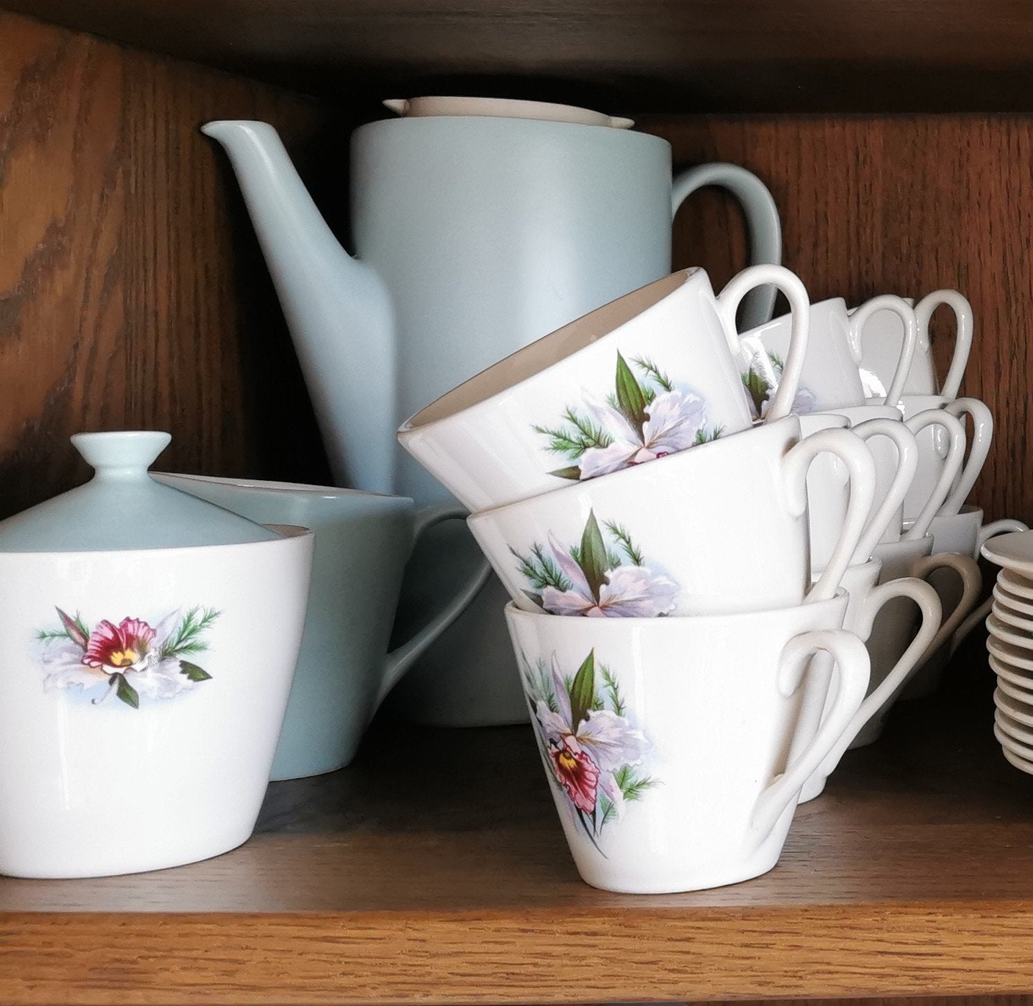 54-delig servies Boch Belgium pastelblauw/wit, Antiquités & Art, Antiquités | Services (vaisselle) complet, Enlèvement