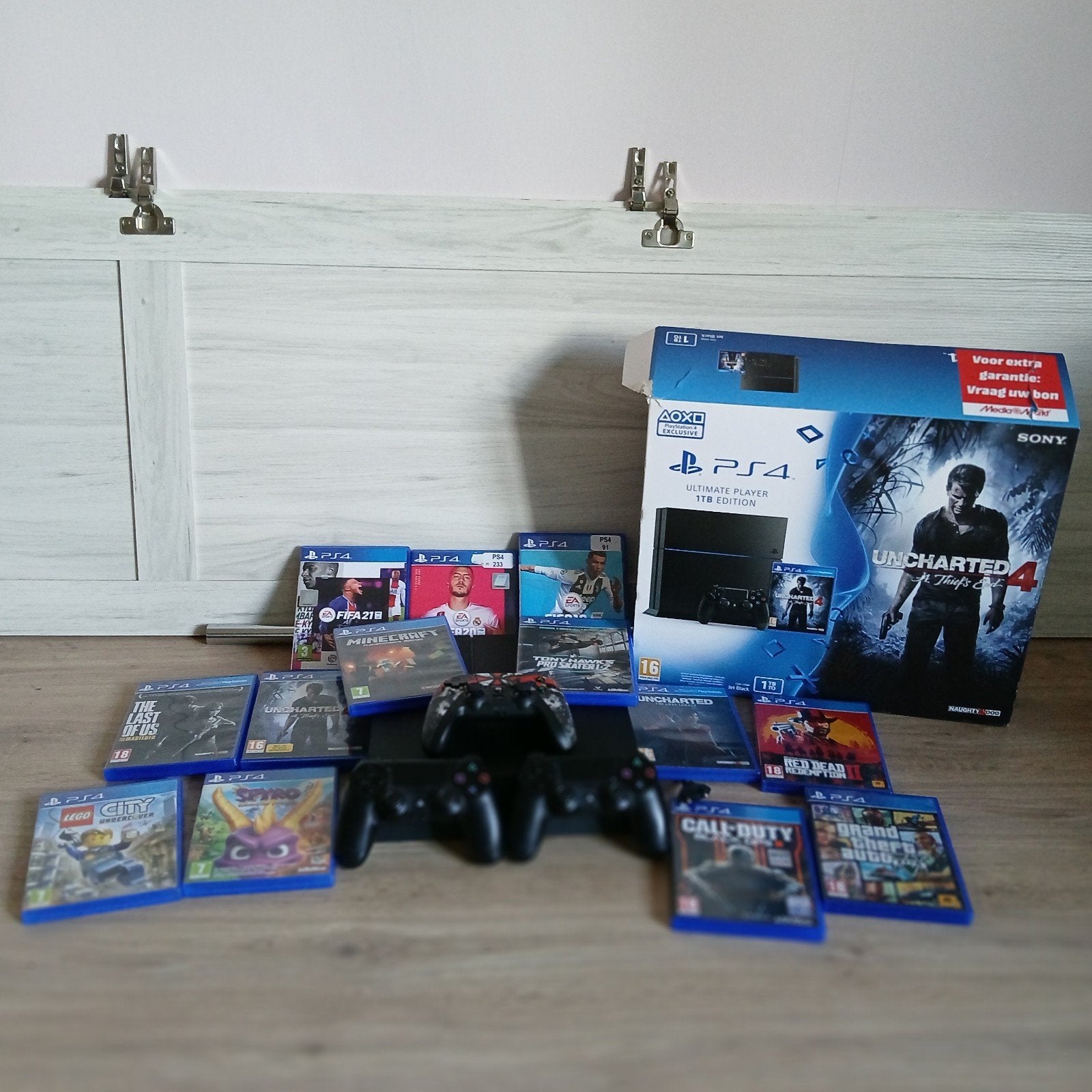 PS4 1TB bundel + 3 controllers + games, Met games, Ophalen of Verzenden, Zo goed als nieuw, Met 3 controllers of meer