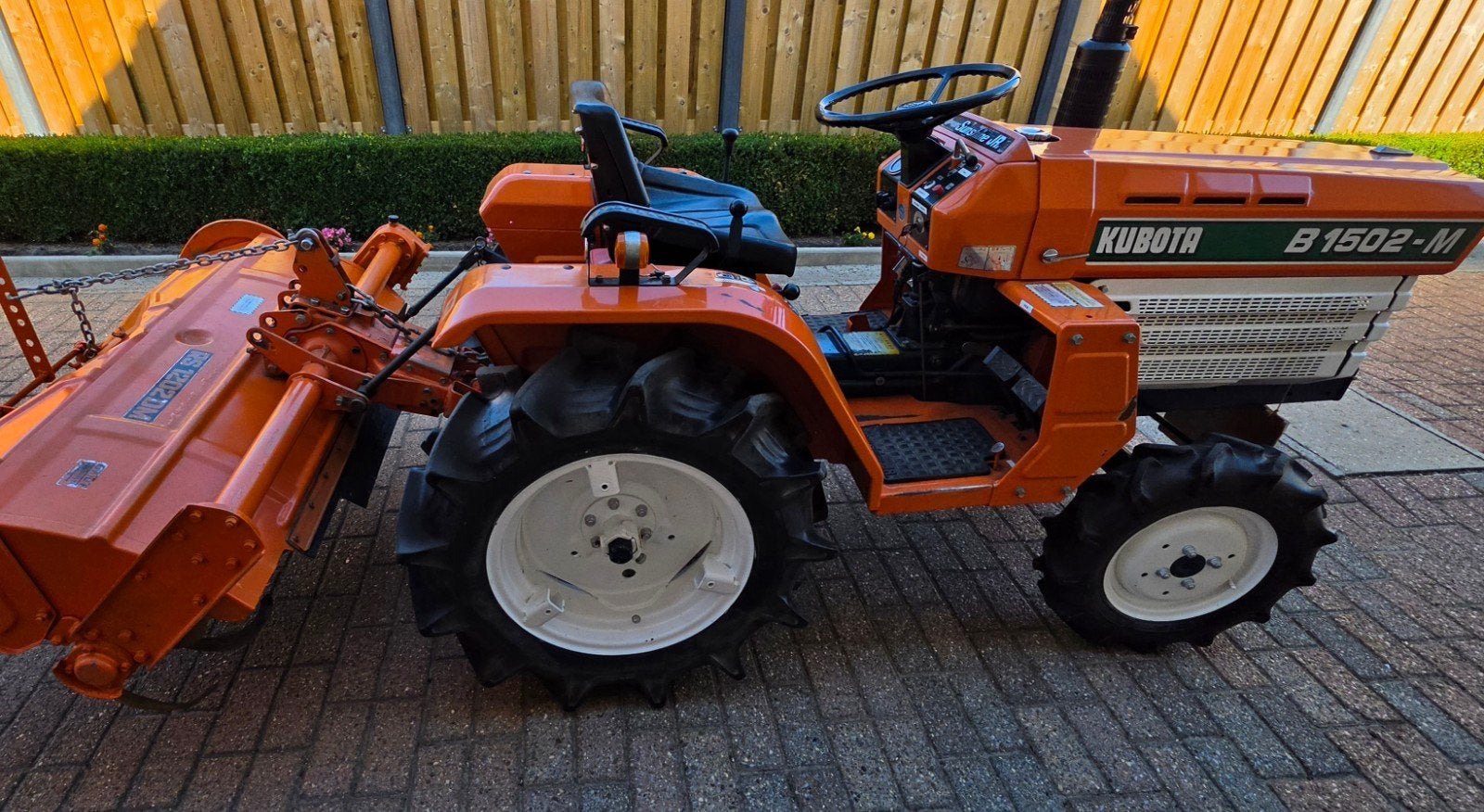 Kubota B 1502 met frees, Ophalen