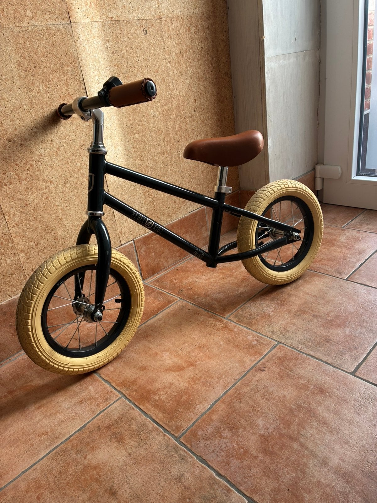 Loopfiets rebel kidz - classic runner boy, Ophalen, Zo goed als nieuw, Loopfiets