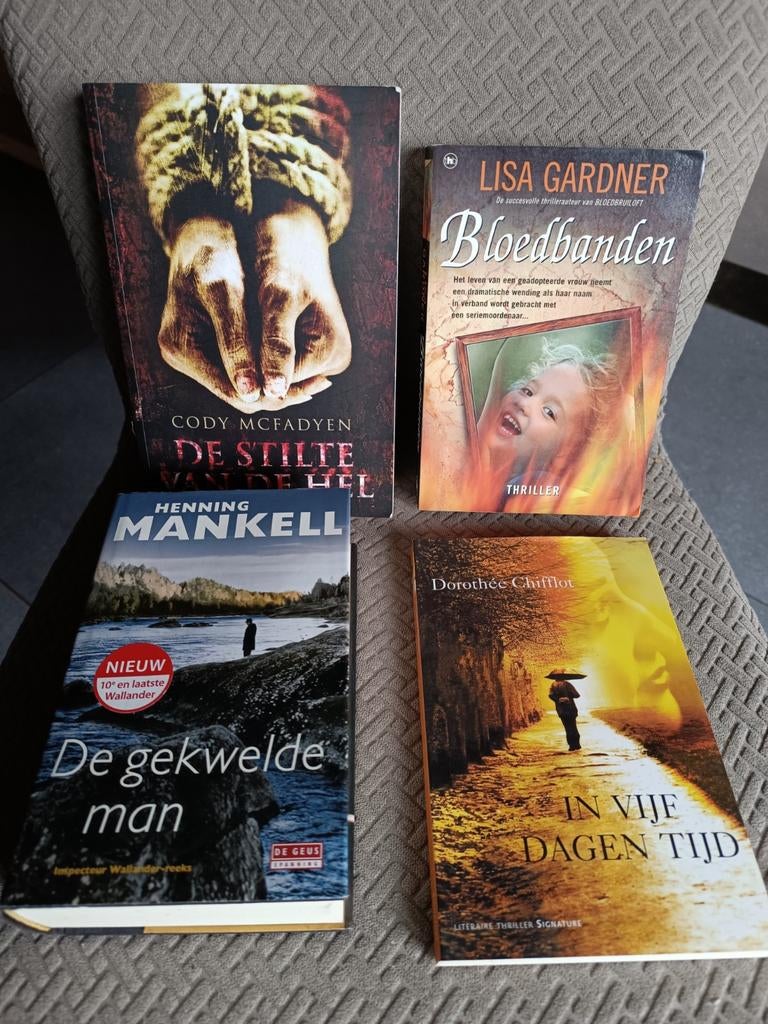 ** 8 prachtige boeken (thrillers,romans), Enlèvement ou Envoi
