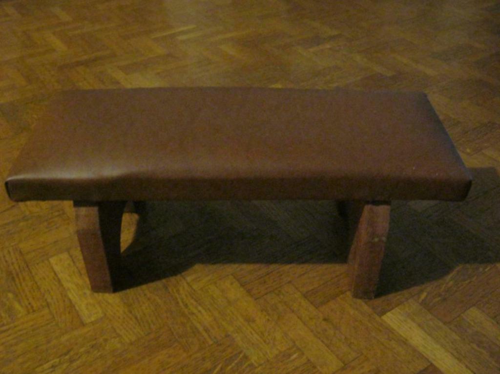 Voetenbankje te koop, Ophalen, Gebruikt, Kunststof