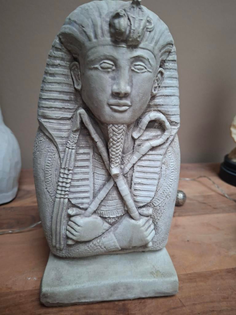 Statue de toutankamon, Enlèvement