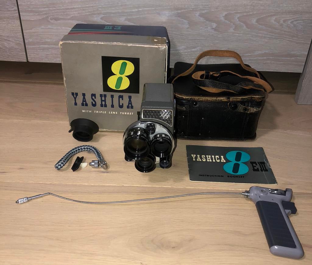 Film camera Yashica 8 E III, Enlèvement, Caméra