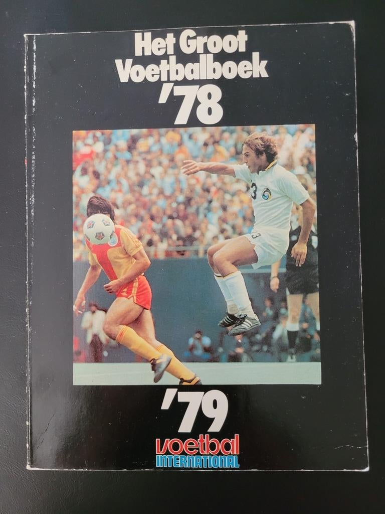 Het groot voetbalboek '78 - '79, Ophalen of Verzenden, Gelezen