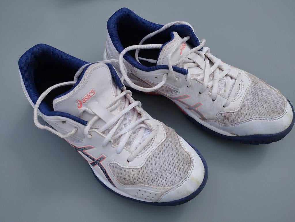 Volleybalschoenen 40,5, Sport en Fitness, Volleybal, Ophalen, Zo goed als nieuw, Schoenen