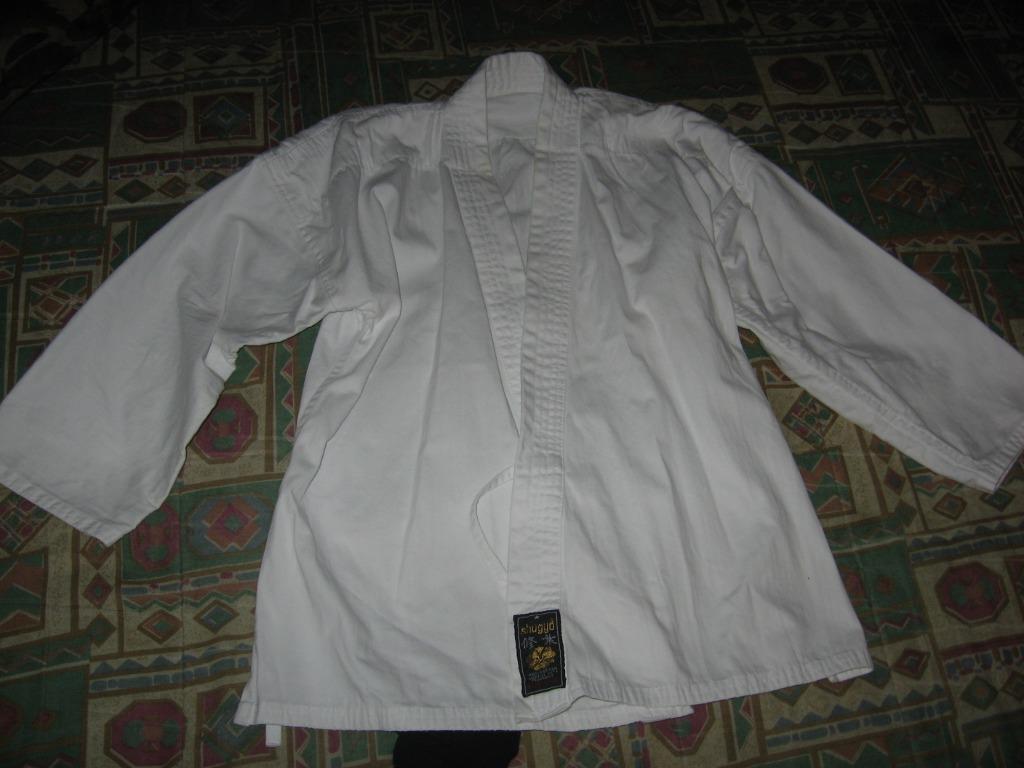 Kimono ceinture blanc neuf taille 140, Sports & Fitness, Sports de combat & Self-défense, Neuf, Karaté, Vêtements d'arts martiaux