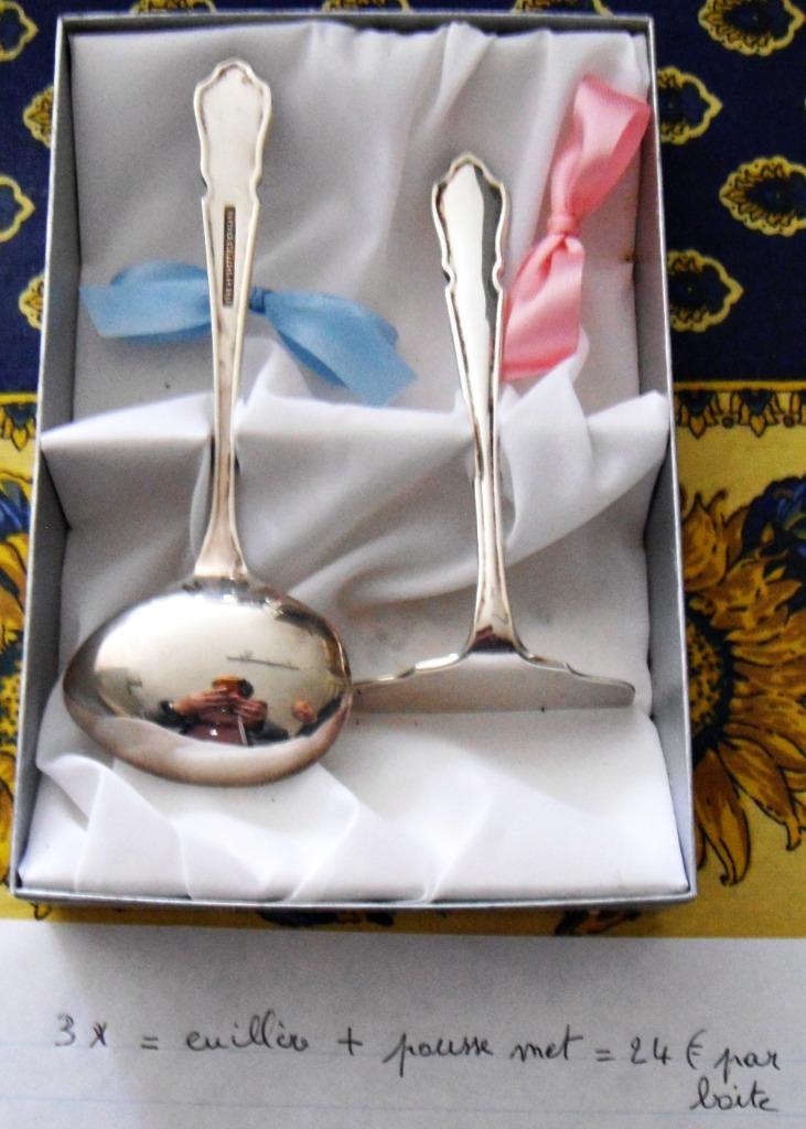 Coffret naissance cuillère oeuf + pousse-met, métal argenté, Enfants & Bébés, Enfants & Bébés Autre, Neuf, Enlèvement ou Envoi